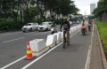 Pembatas Jalur Sepeda Jalan Sudirman Jakarta Dari Beton