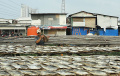pembuatan-ikan-asin-kembali-normal-usai-libur-lebaran_20240418_202559.jpg