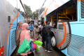 Pemudik di Terminal Bayangan Pondok Pinang Pemudik di Terminal Bayangan Pondok Pinang