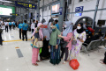 Pemudik Mulai Padati Stasiun Pasar Senen