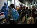 Pemudik Padati Stasiun Kereta Api Kertapati Palembang