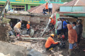 pencarian-korban-banjir-bandang-di-sumatera-barat_20240514_104234.jpg
