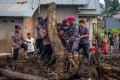 pencarian-korban-banjir-bandang-di-sumatera-barat_20240514_174841.jpg