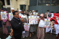 Pendukung UAS Demo di Depan Kedubes Singapura