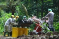 Pengambilan Sampel Tanah Terpapar Radioaktif di Tangsel