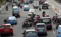 Pengendara Motor Nekat Potong Jalan dan Lawan Arus