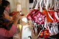 Pengrajin Masker Batik di Butik Elemwe