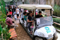 Pengunjung Bandung Zoo Membludak pada H+2 Lebaran 2023