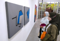 Pengunjung Melihat Pameran Karya Seni Rupa Kontemporer
