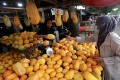 Penjualan Buah Timun Suri Meningkat saat Ramadan
