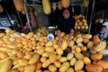 Penjualan Buah Timun Suri Meningkat saat Ramadan