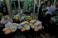 penjualan-bunga-jelang-hari-valentine_20220213_143926.jpg