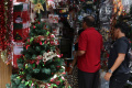 penjualan-pernak-pernik-natal-di-jakarta_20221211_164918.jpg