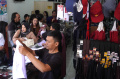 penjualan-seragan-sekolah-di-bandung-meningkat-jelang-tahun_20240712_145049.jpg