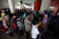 Penumpang Padati Stasiun Jakarta Kota