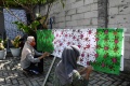 penyandang-disabilitas-memproduksi-batik-motif-virus-corona_20200820_163910.jpg