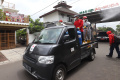 Penyemprotan Disinfektan di Lingkungan Warga