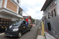 Penyemprotan Disinfektan di Lingkungan Warga