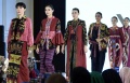 Peragaan busana Batik dan Tenun oleh desainer Etnura