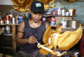 Perajin Patung Burung Garuda Kebanjiran Order 