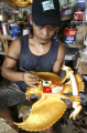 Perajin Patung Burung Garuda Kebanjiran Order 