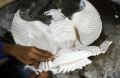 Perajin Patung Burung Garuda Kebanjiran Order 
