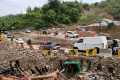 perbaikan-jalan-amblas-cirebon_20220430_072511.jpg