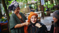Perempuan Dengan Wastra Nusantara