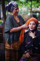 Perempuan Dengan Wastra Nusantara