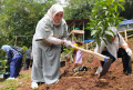peringati-hari-ibu-sbm-itb-dan-indonesia-power-gelar-tanam-poho_20221223_081704.jpg