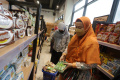 Permintaan Kue Kaleng Jelang Lebaran Meningkat