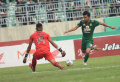 Persebaya Surabaya Imbangi Persib Bandung 2-2