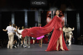 pesona-ariel-tatum-di-gelaran-paris-fashion-week_20221004_042259.jpg