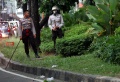 petugas-ppsu-bersihkan-bekas-amunisi-tawuran-tambak_20170307_140257.jpg