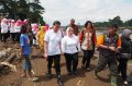 PIA DPR Kunjungi dan Beri Bantuan Korban Banjir Garut