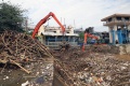 Pintu Air Manggarai di Penuhi Sampah