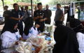 pj-bupati-bekasi-makan-siang-di-kantin-lingkungan-kantor_20220531_165646.jpg
