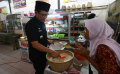 PJ Bupati Bekasi Makan Siang di Kantin Lingkungan Kantor