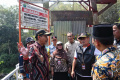pj-wali-kota-malang-tinjau-warga-seberangi-sungai-brantas_20231004_145907.jpg