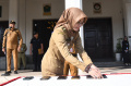 Pj Walkot Malang Periksa HP ASN Cegah Judi Online