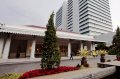 Pohon Natal Hiasi Balai Kota DKI Jakarta