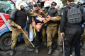 Polisi Pakistan Bentrok dengan Pendukung Imran Khan