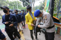 polisi-periksa-peserta-demo_20220411_153038.jpg