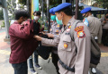 Polisi Periksa Peserta Demo 