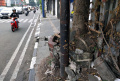 pot-tanaman-kawasan-simpang-lima-bandung-pada-rusak_20230113_181045.jpg