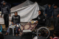 potret-buka-puasa-pertama-warga-gaza-di-tengah-perang_20240313_063315.jpg