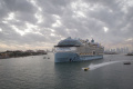 potret-kapal-pesiar-terbesar-icon-of-the-seas_20240129_203010.jpg
