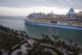 potret-kapal-pesiar-terbesar-icon-of-the-seas_20240129_204022.jpg