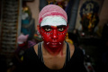 potret-pemuja-berisap-mengikuti-festival-tamil-mayana-kollai_20220310_145957.jpg