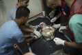 potret-penyelamatan-anak-anak-palestina-dari-serangan-israel_20231023_142511.jpg